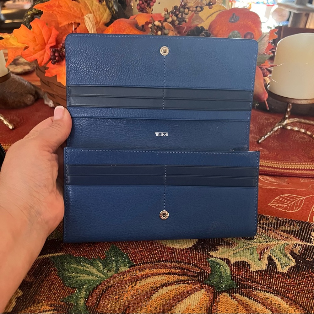 Tumi Chelsea Continental Long Royal Blue Women's Wallet, snap closure 💙 - Picture 10 of 15